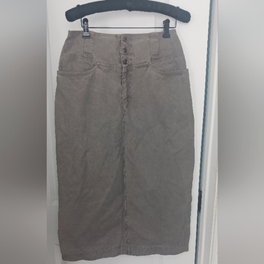 Comfy Gray knee length denim skirt